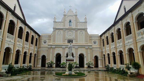 Tết 2024 nên đi du lịch ở đâu? Hãy chọn nhà thờ Làng Sông