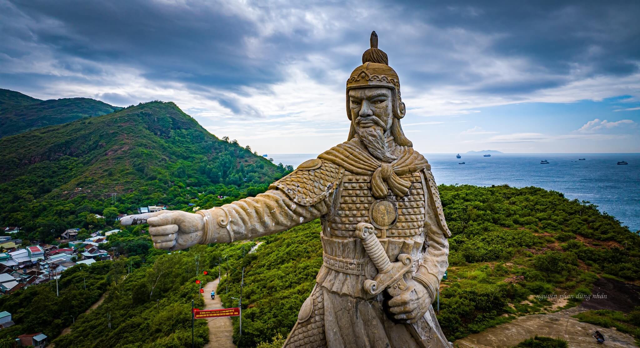 Tượng đài Trần Hưng Đạo