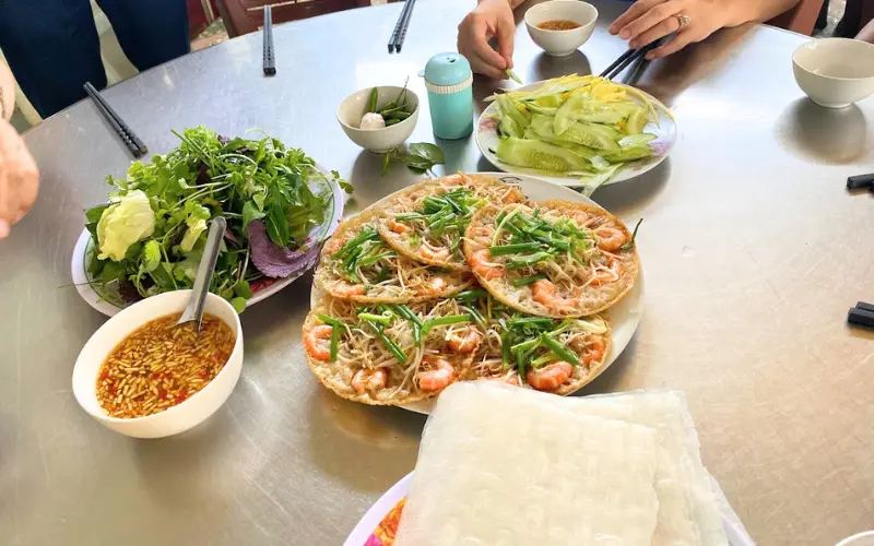 Quy Nhơn ăn gì ngon giá rẻ? Bánh xèo