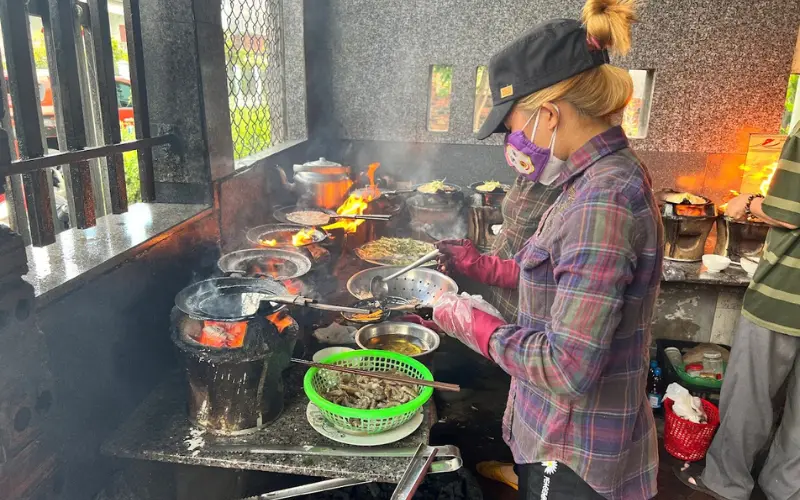 Quy Nhơn ăn gì? Bánh xèo